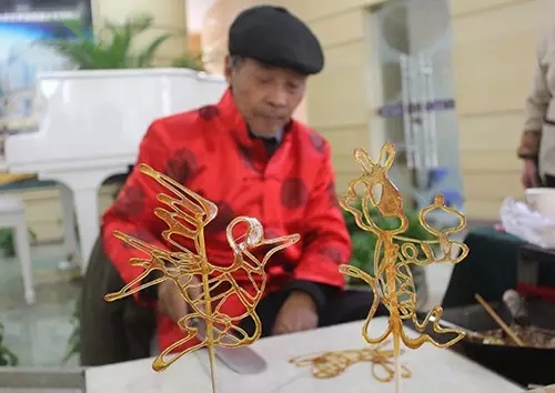 歡樂中國(guó)年 幸福東外灘 花式糖畫DIY開啟傳統(tǒng)工藝新篇章